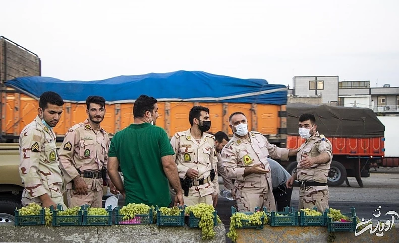 (تصاویر) واژگونی کامیون حامل انگور